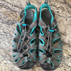 Keen sandals. Grey with aqua blue fabric. Size 8. Excellent condition.